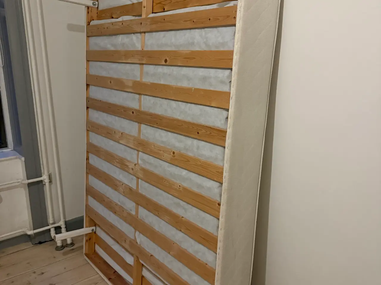 Billede 2 - Boksmadras/seng 140x200 gives væk - KBH N