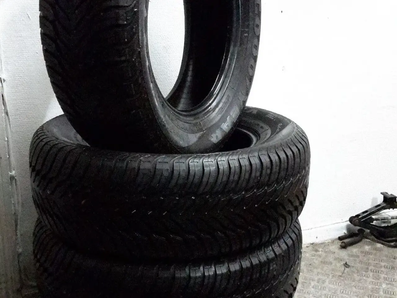 Billede 2 - 215/65R15 4stk Goodyear, sommerdæk