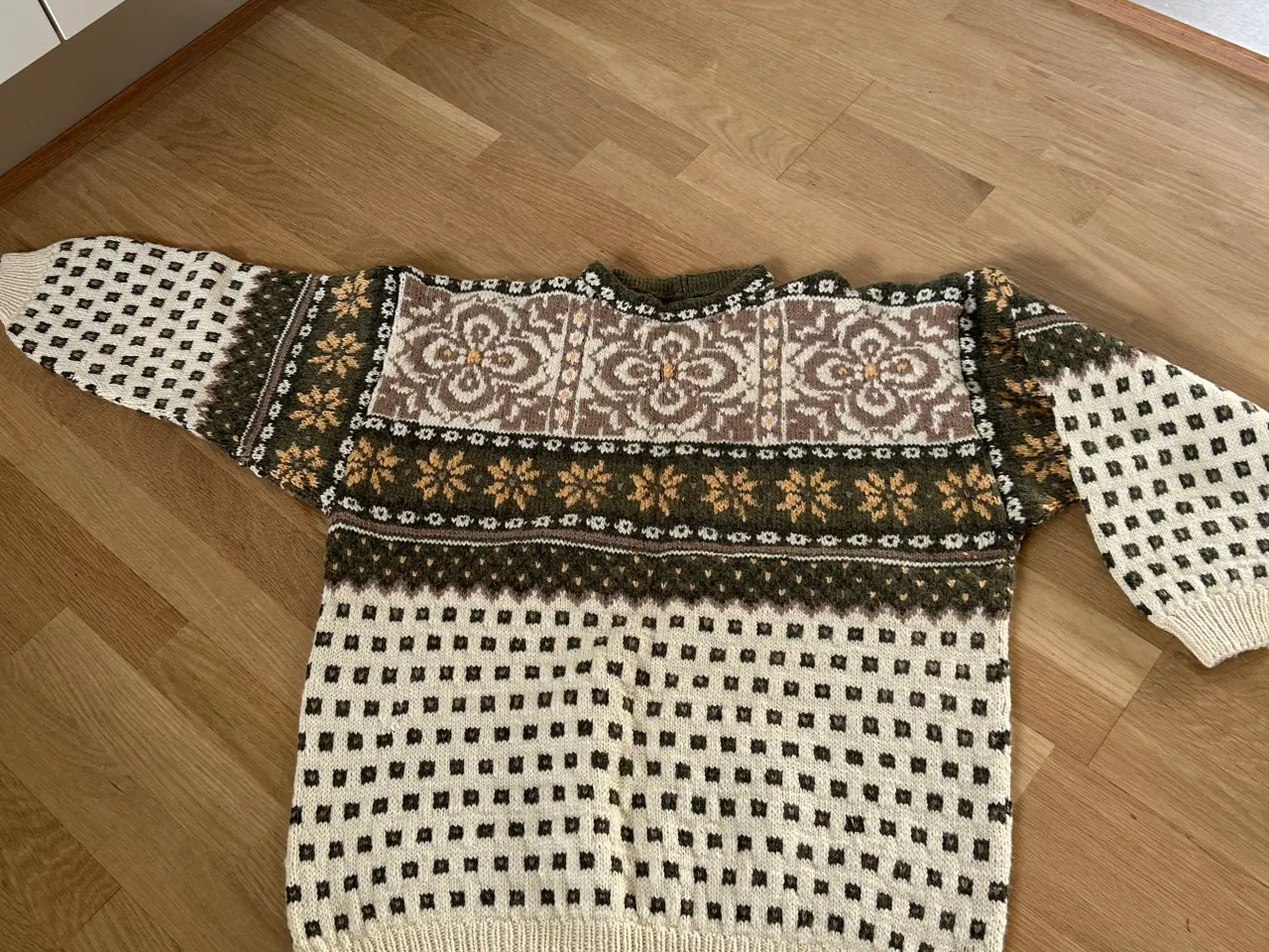 Billede 4 - Ny hjemmestrikket uld sweater