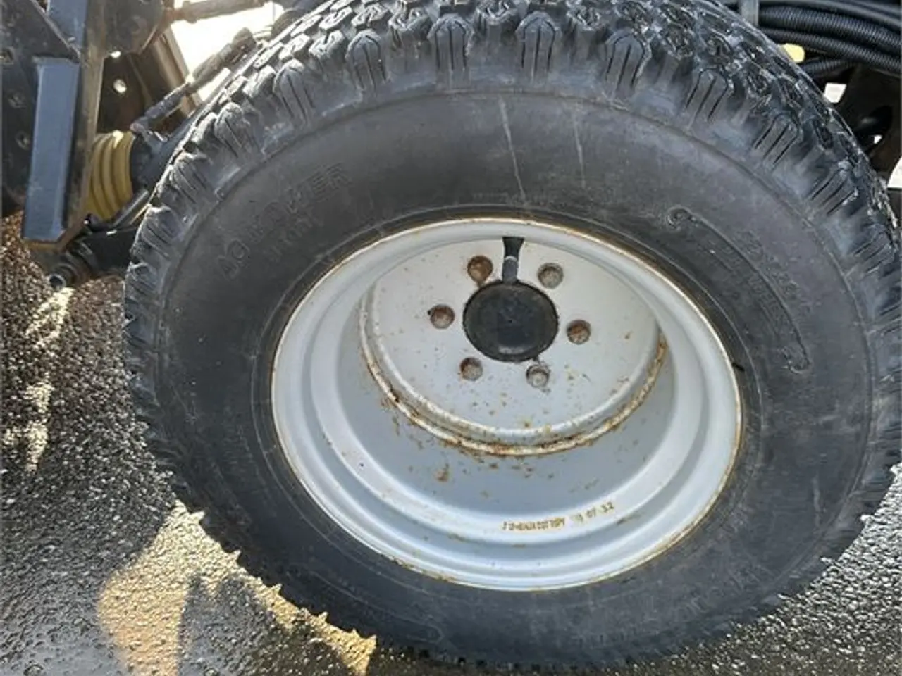 Billede 46 - Massey Ferguson 1523 -Only 375 hours With broom and salt spreder