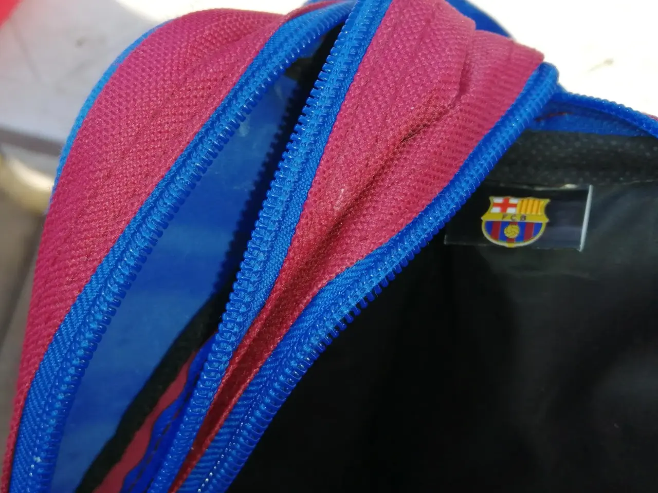 Billede 3 - FC BARCELONA TOILET TASKE OG MESSI BOG