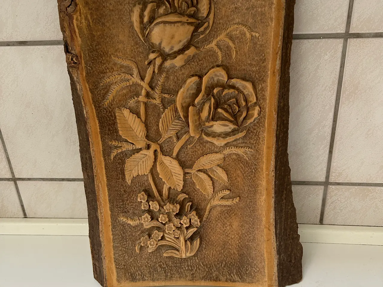 Billede 3 - Træ relief håndskåret med roser