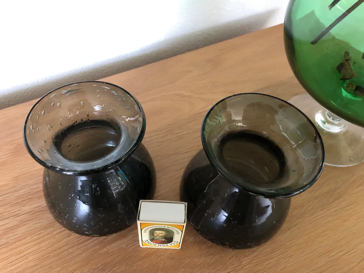 Billede 3 - Vaser i røgfarvet glas fra Lene Bjerre. 