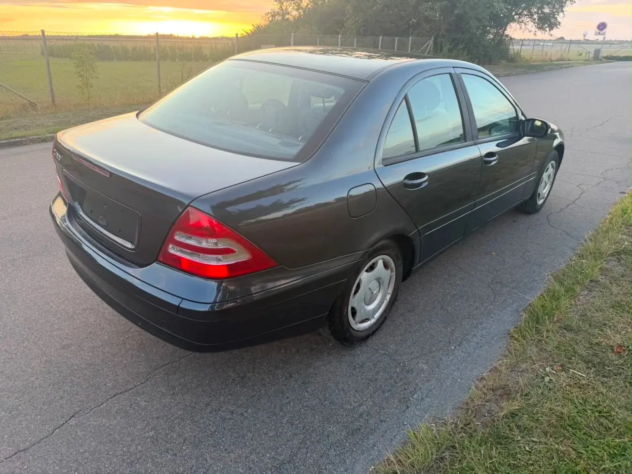 Billede 3 - C180 Benzin lav km 219.000 pæn og velholdt 