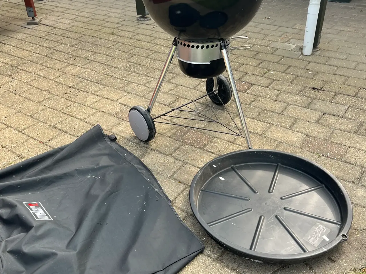 Billede 1 - Weber kuglegrill med tilbehør 