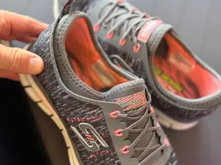 Skechers sneakers str 37