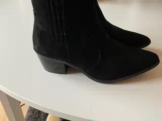 Sorte cowboystøvler