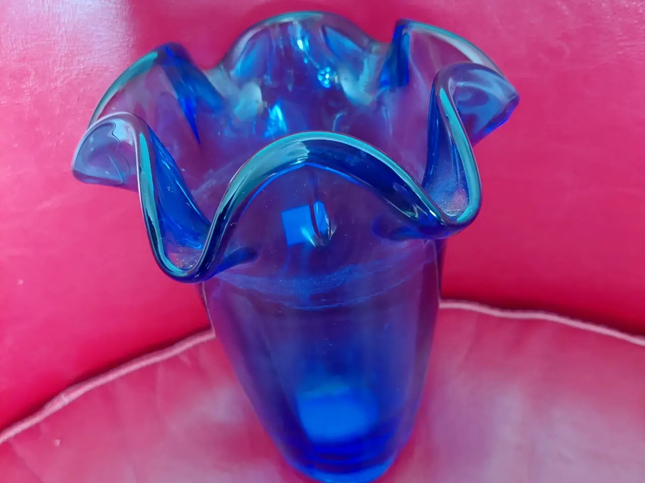 Billede 1 -  glas vase med bølge kant