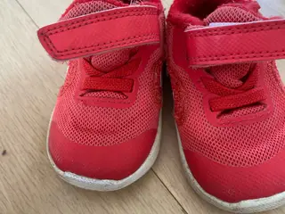 Nike røde babysneakers str. 19,5 med velcro