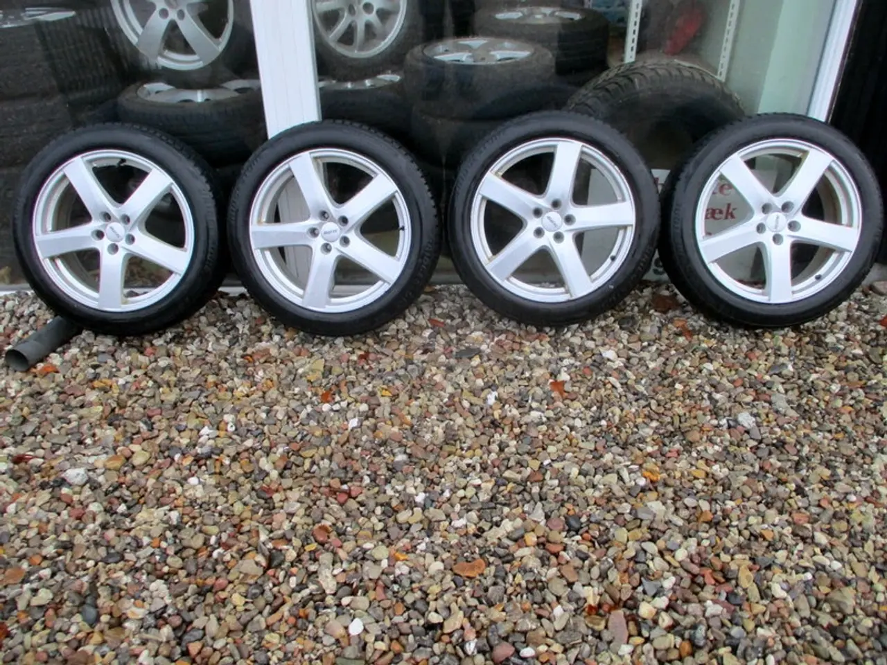 Billede 1 - 19" Alutec 5X108 ET45 Bridgestone 205/55/19" 97H