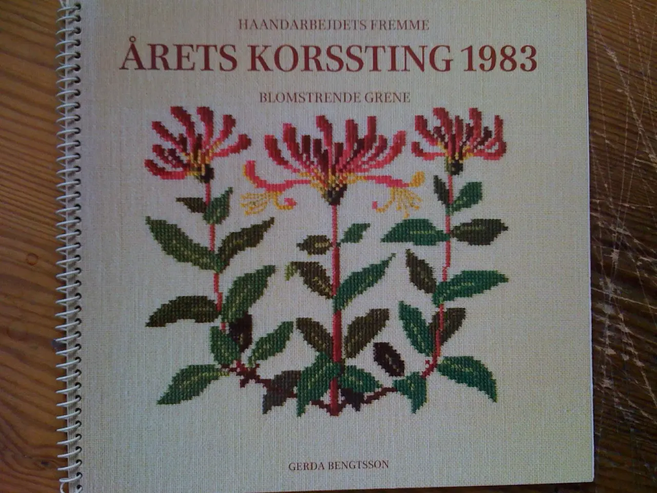 Billede 10 - Diverse HAANDARBEJDETS FREMME - Årets korssting 