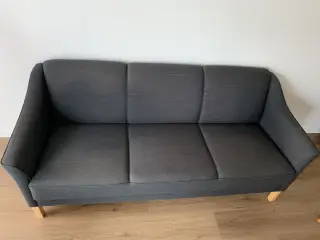 Sofa, bord og stol