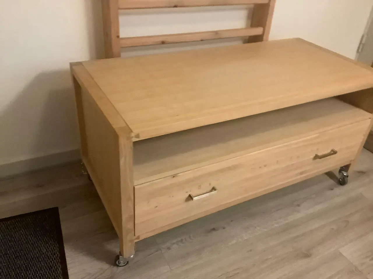 Billede 1 - TV bord i egetræ