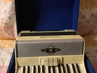 Pæn og velholdt harmonika