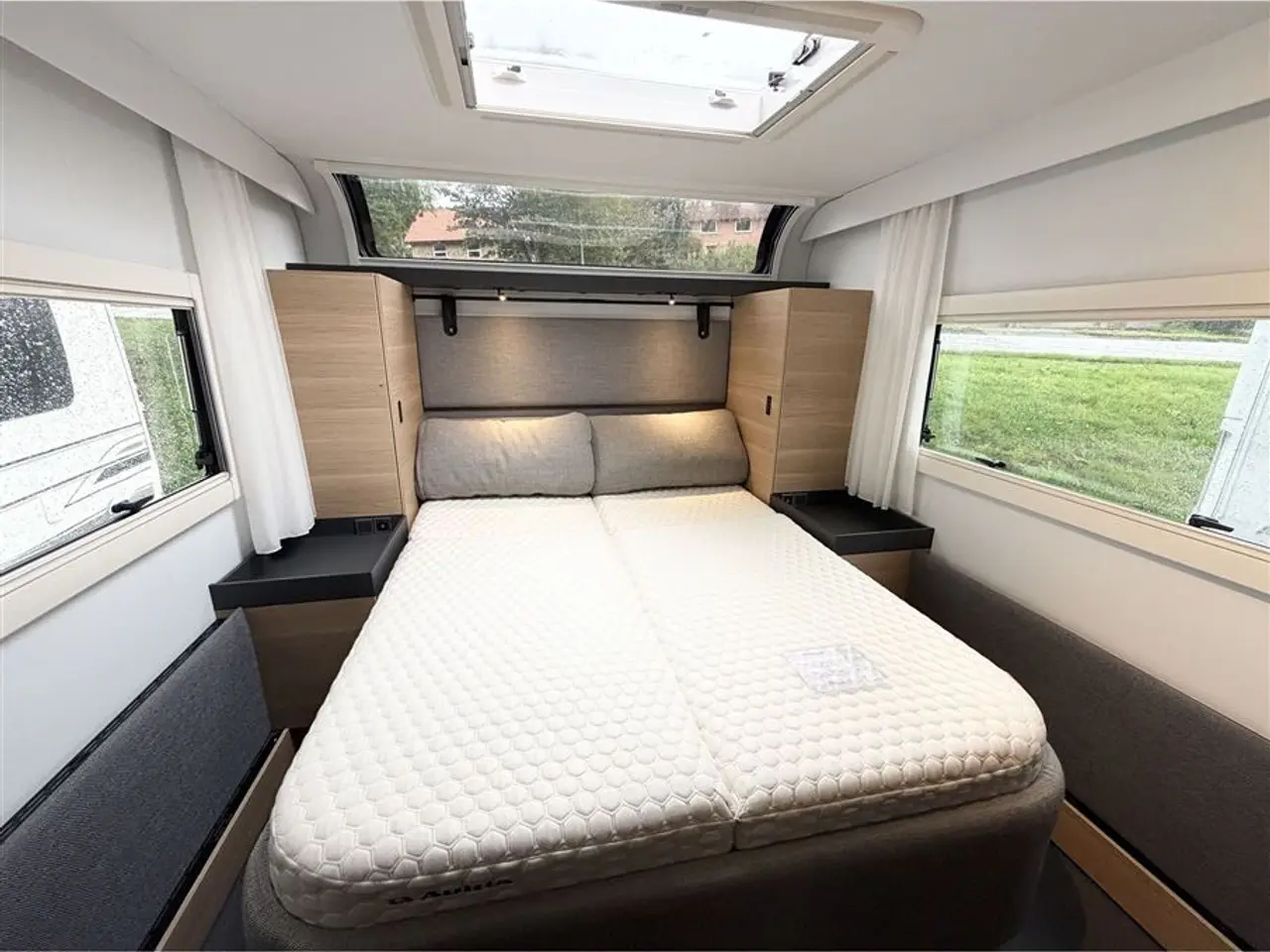 Billede 23 - 2022 - Adria Astella 754 DP Queensbed-Alde-Gulvvarme-El Thule markise