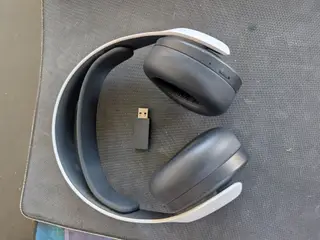 Sony pulse 3D Headset sælges