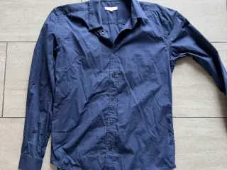 Skjorte i mærket Suit, str. M