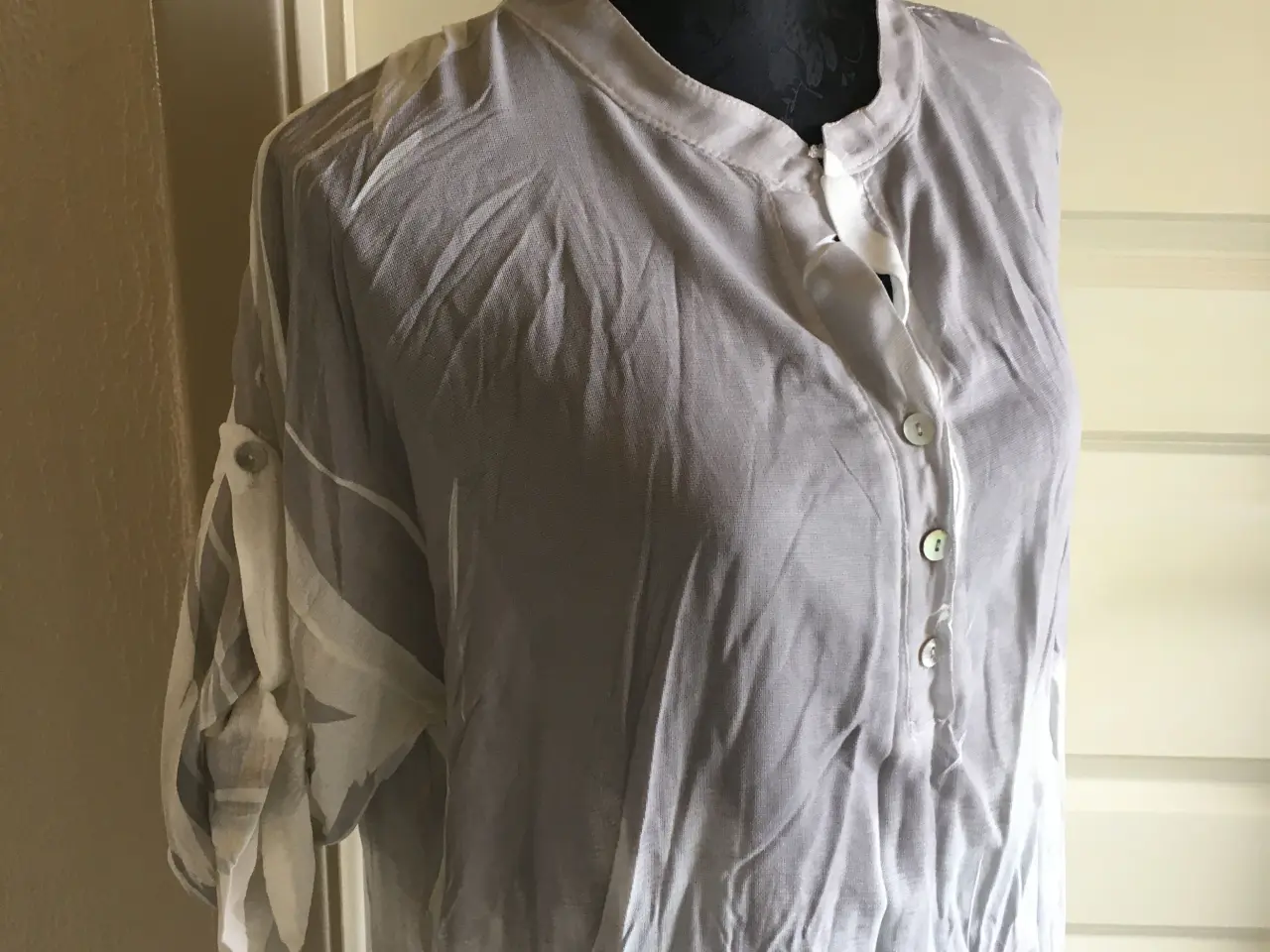 Billede 1 - Helt ny Made in Italy lang bluse str. 38