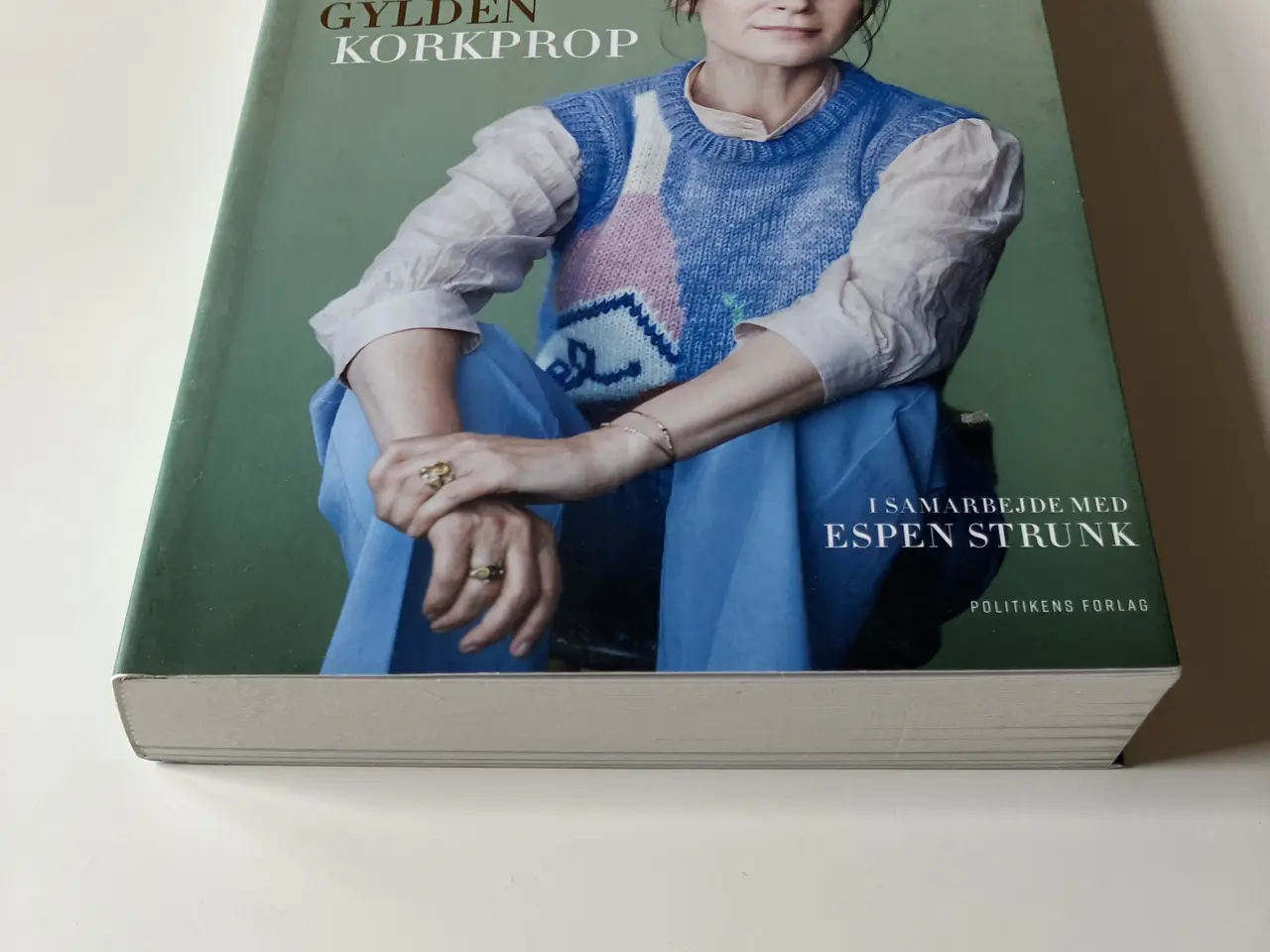Billede 4 - En gylden korkprop. Af Iben Hjejle og Espen Strunk