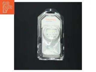 Digital timer stikkontakt fra DONG Energy (str. 12x7,5 cm)