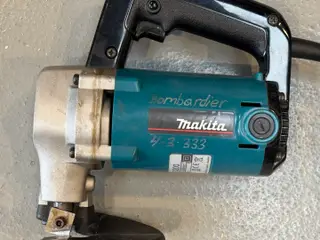Pladesaks MAKITA JS3200