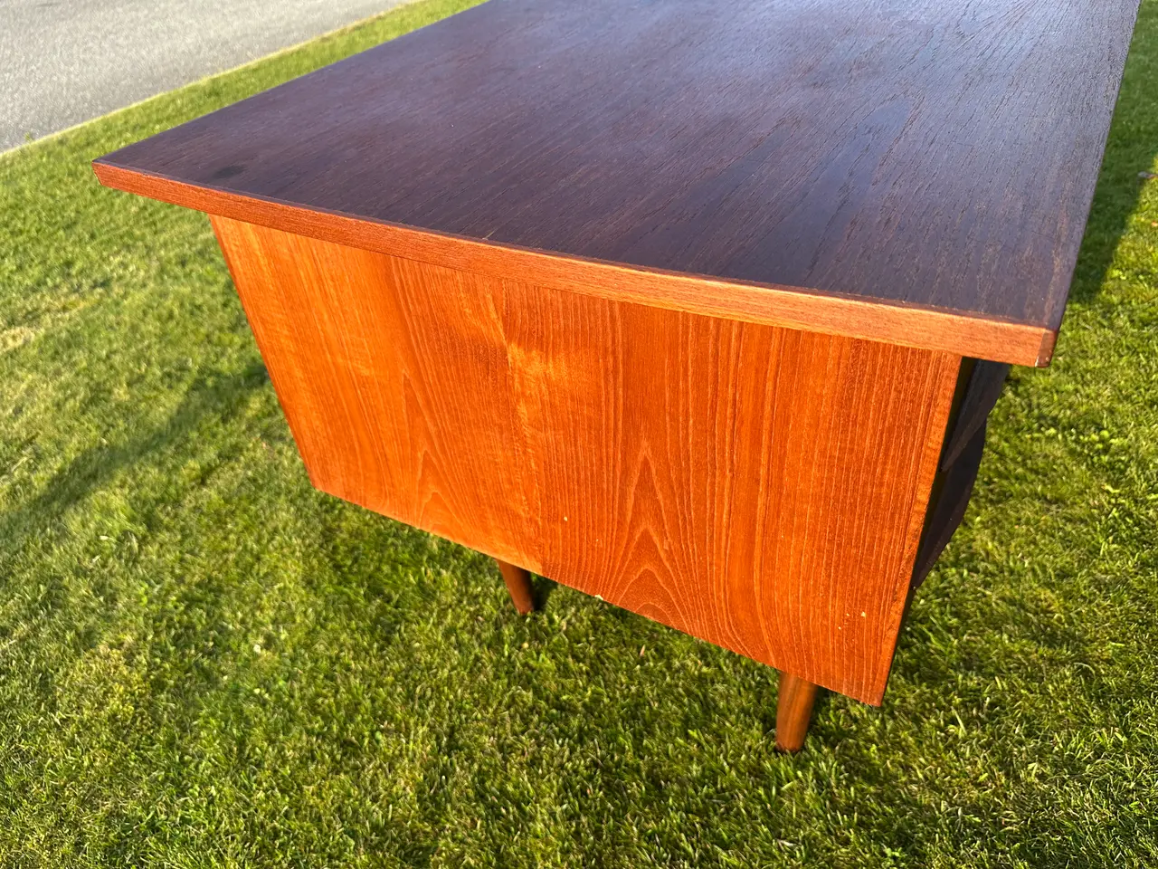 Billede 5 - Skrivebord, teaktræ m. skuffer