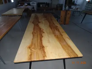 Spiseborde i naturtræ