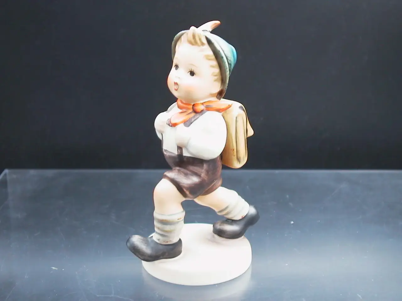 Billede 2 - Figur, Hummel Goebel - Dreng på vej til skole