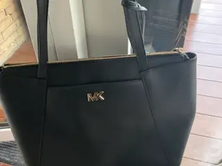 Michael kors Skuldertaske brugt en gang
