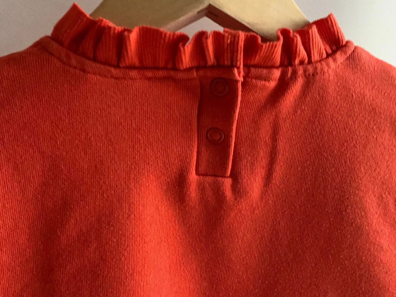 Billede 4 - Name it bluse med flæser, str. 134-140