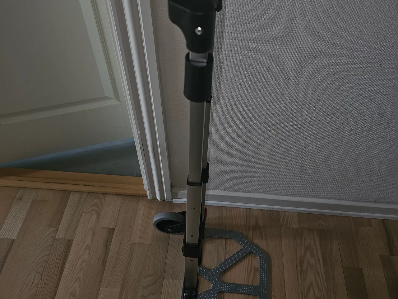 Billede 2 - Smart og kompakt folde-sækkevogn (Kapacitet: 75 kg