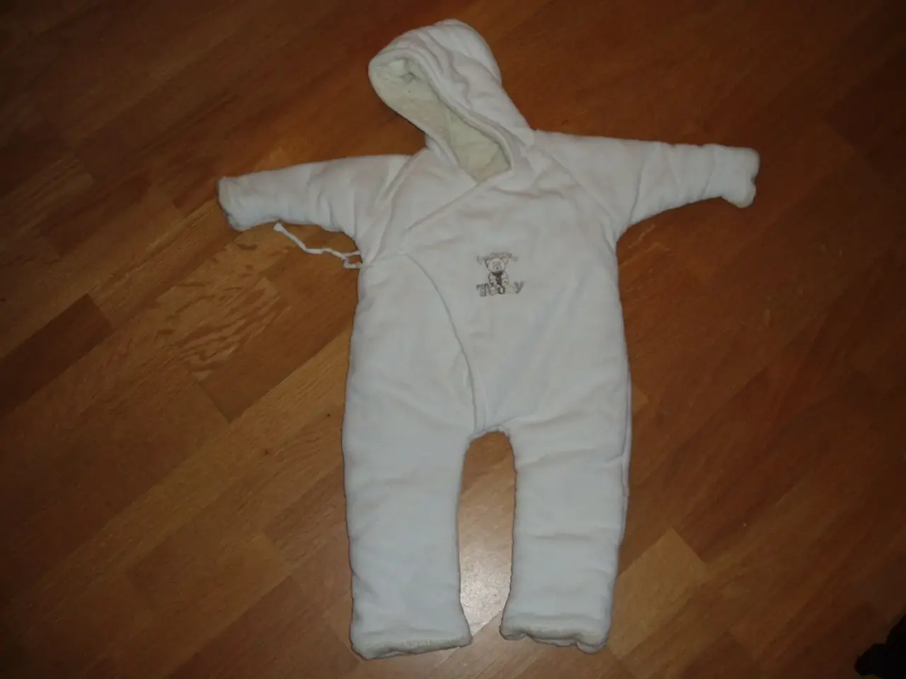Billede 2 - MCO velourdragt str.62/3 mdr
