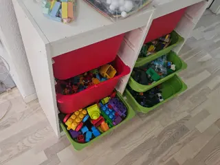 Ikea trofastreol med legetøj