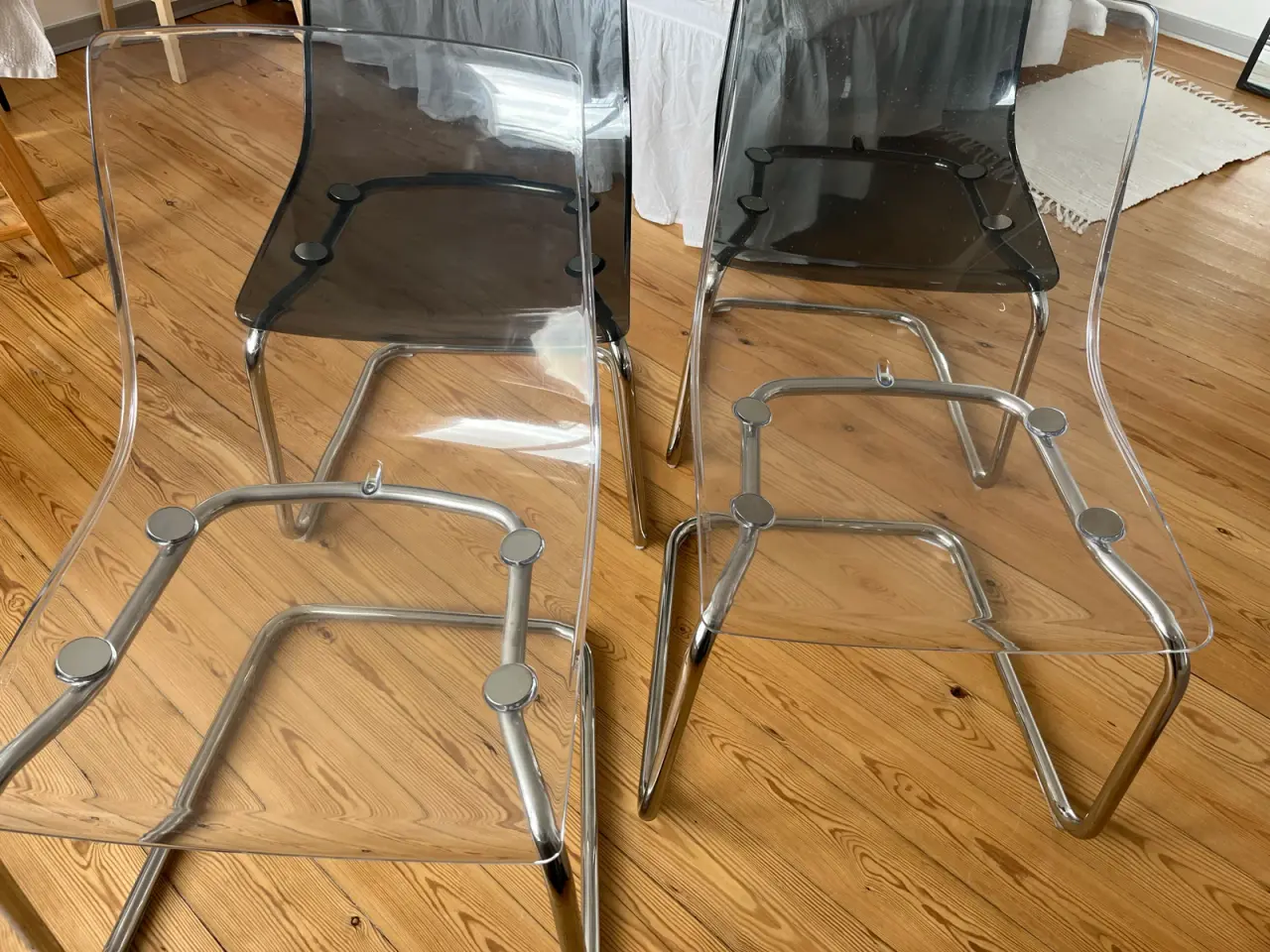 Billede 2 - 5 Spisebordstole i plastik