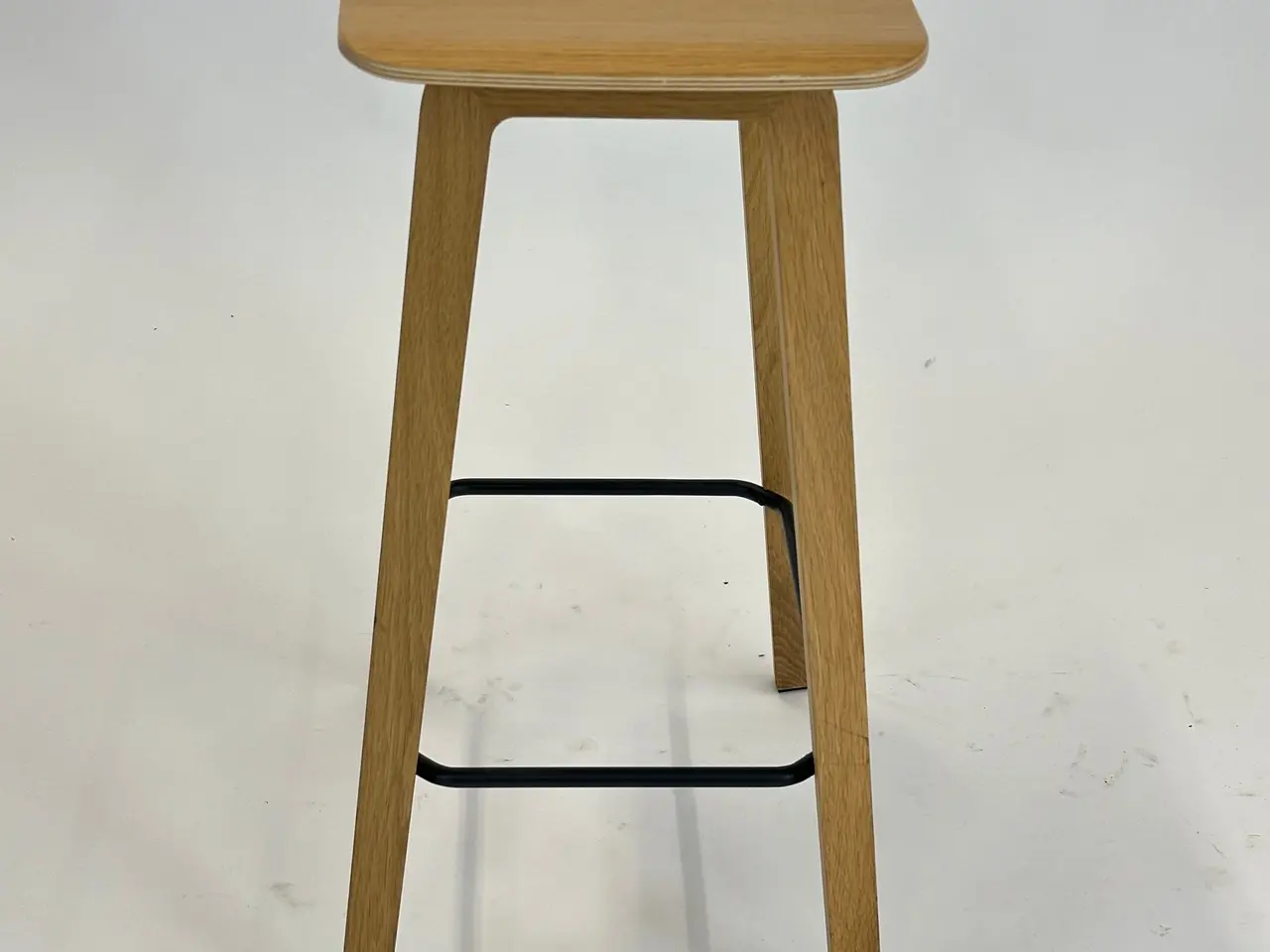 Billede 4 - Four Design Share Stool Barstol – Træ SH 63 cm
