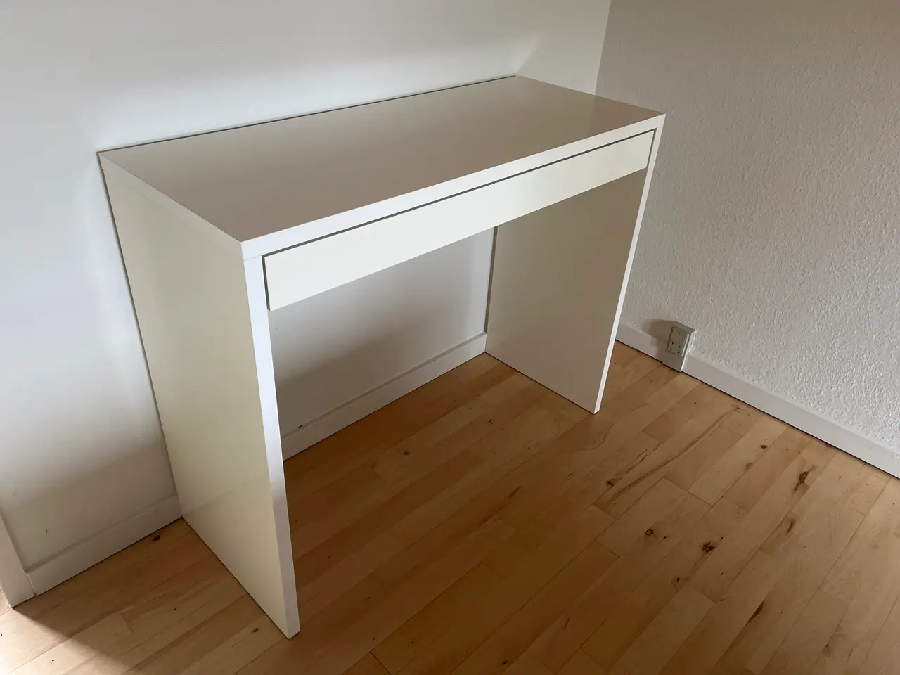 Billede 3 - Skrivebord / sminkebord hvid højglans - Odense