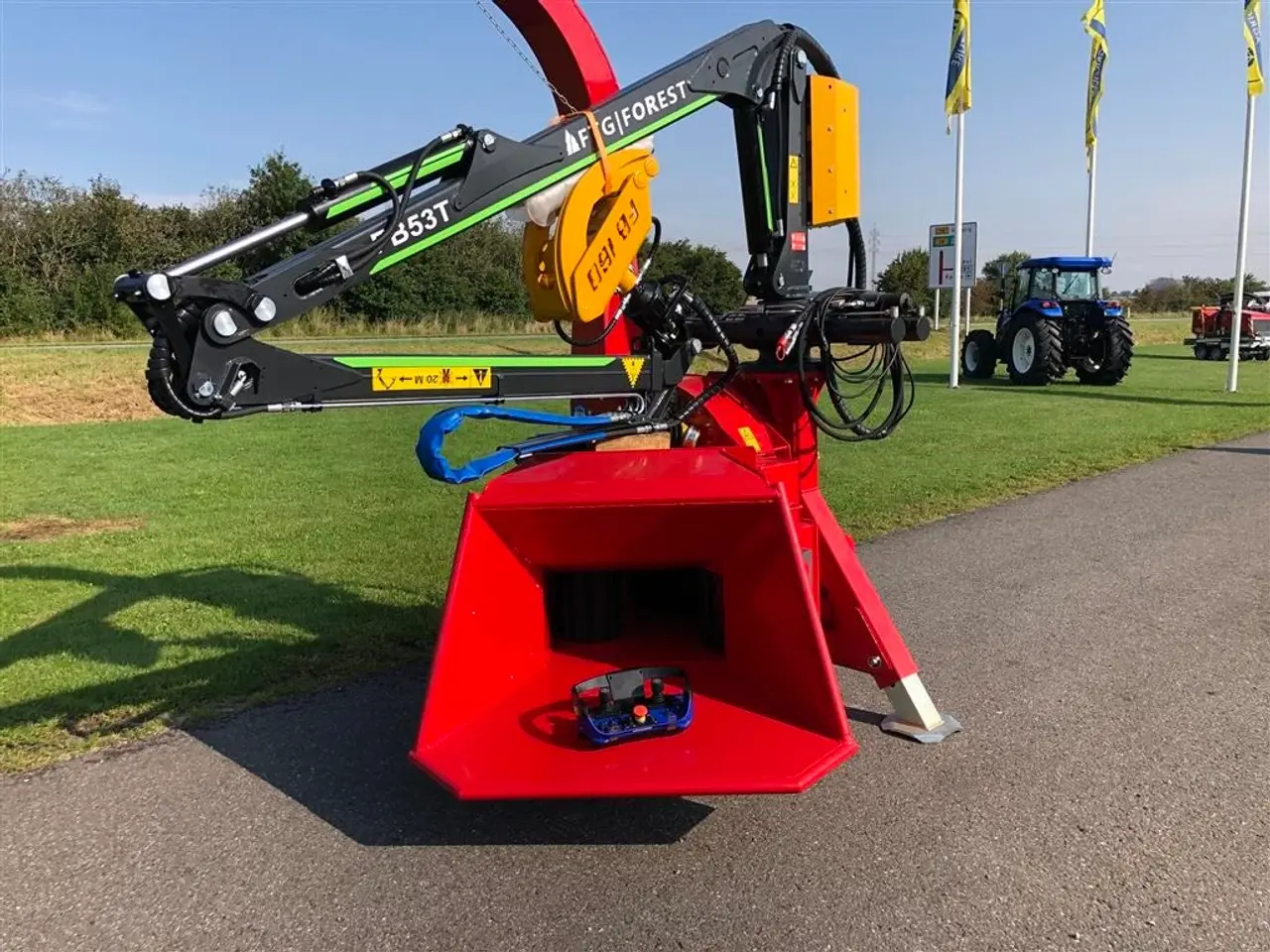 Billede 6 - TP 270 PTO K med FTG 5,3m kran med fjernbetjent joystick.