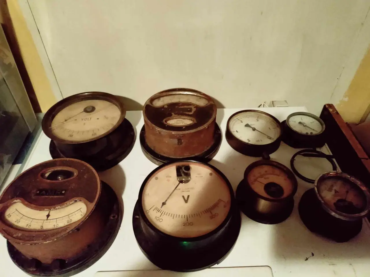 Billede 1 - divs manometer ampmeter voltmeter