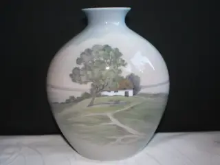Vase med landskab fra Bing og Grøndahl