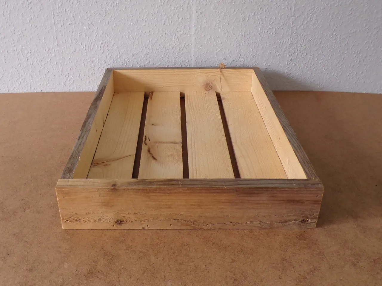 Billede 3 - Bakke i genbrugstræ med patina 45 x 35 cm