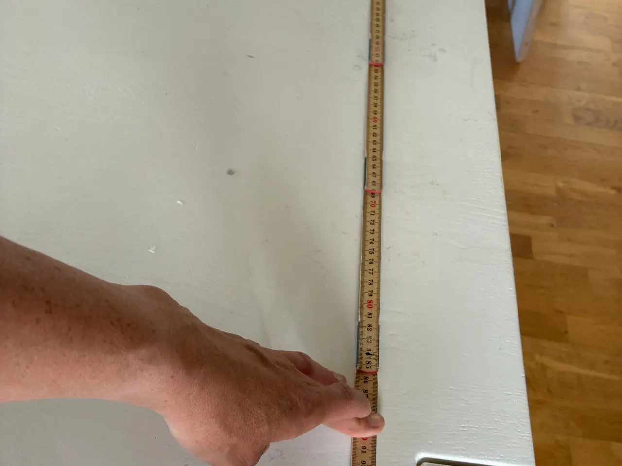 Billede 6 - Hvidmalet spisebord med 6 stole
