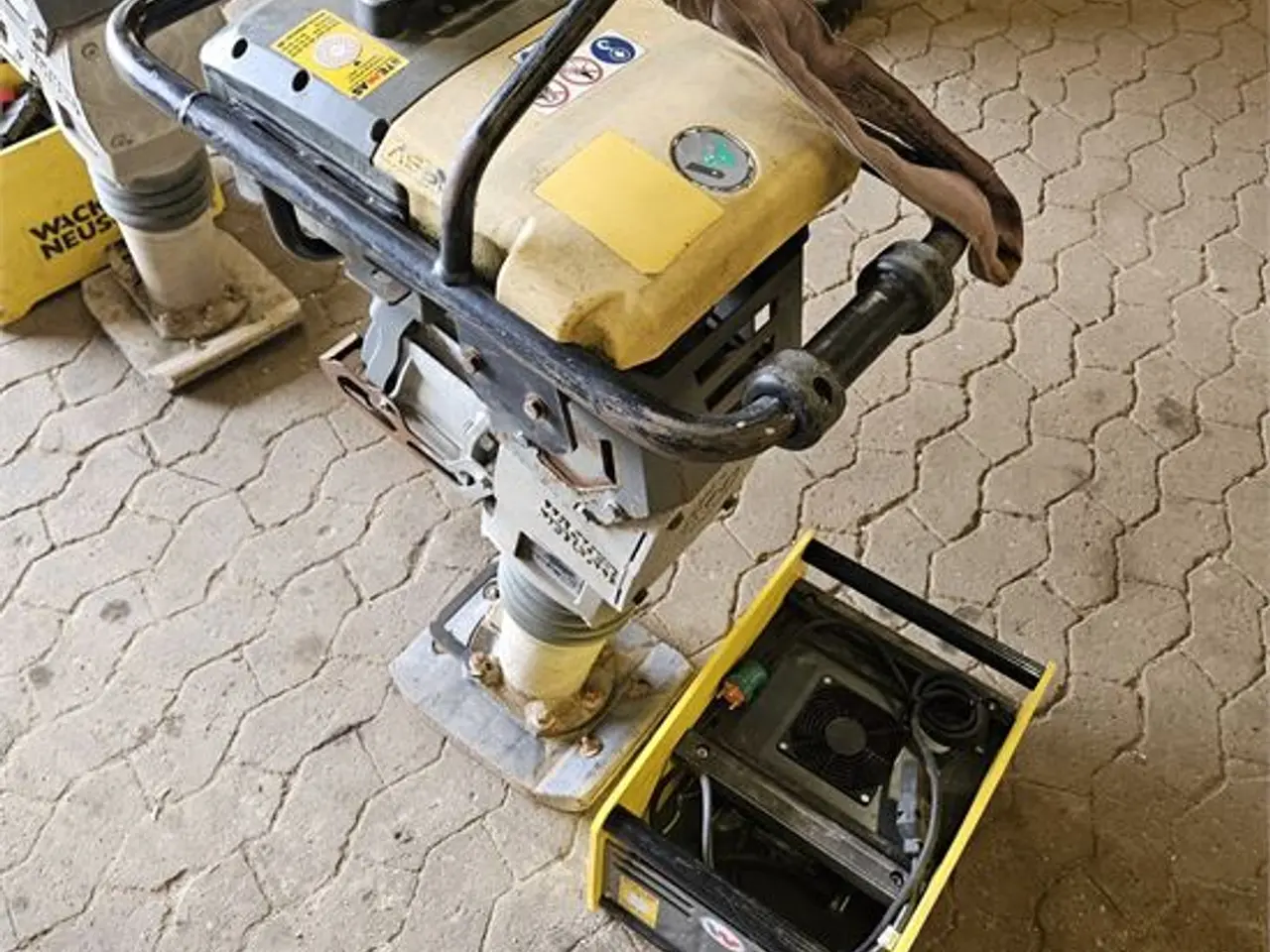 Billede 3 - Wacker Neuson AS60e - 71 kg - Elektrisk vibrationsstamper / Electric vibratory rammer with charger