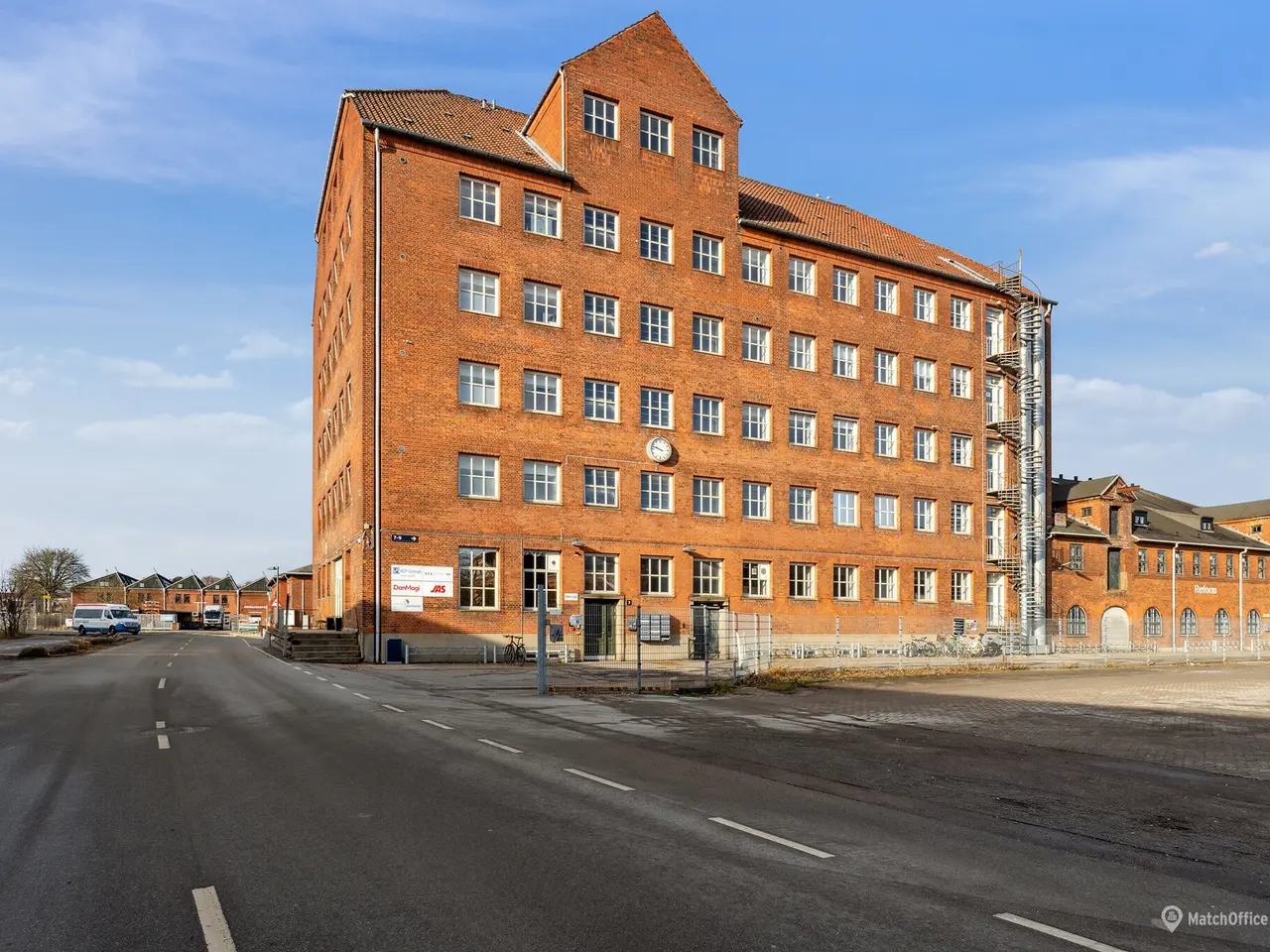 Billede 1 - Otto Busses Vej 7, 2. sal med mange muligheder