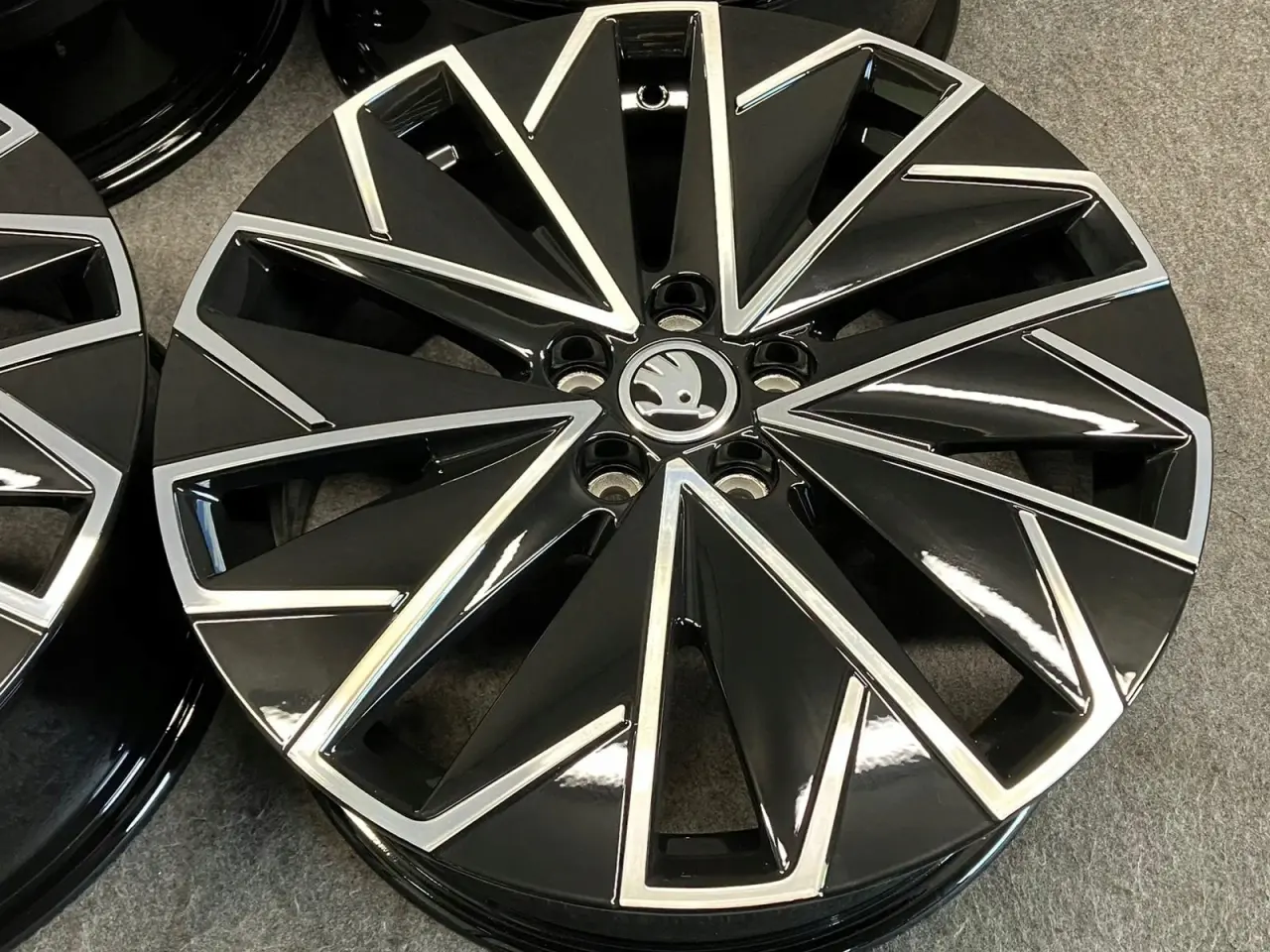 Billede 4 - ALUFÆLGE SKODA SCALA 658 17"