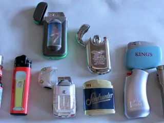 Lighter, Pin-up pige