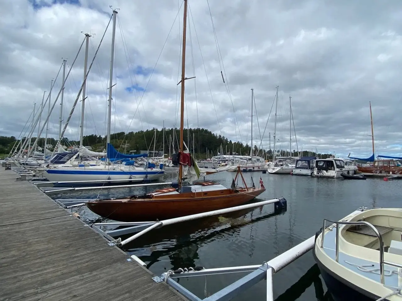 Billede 3 - Flickan – 33 fods skærgårdskrydser i træ gives væk