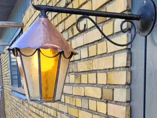 Blyindfattet udendørs lampe med kobbertag