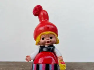 Karen K nissepige med kurv.