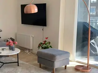 Elegant buet gulvlampe - SKAL VÆK HURTIGST MULIG