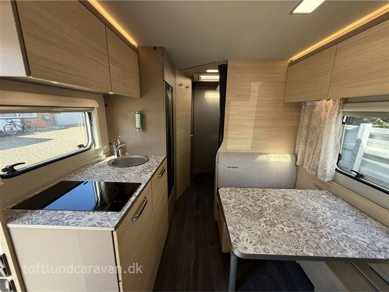 Billede 24 - 2025 - Weinsberg CaraCito 500 QDK   3 KØJER + DOBBELTSENG, m/STORT ISABELLA, MOVER, ALT MEDFØLGER, SOM NY.